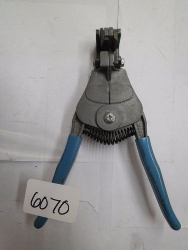 WIRE STRIPPERS WITH BLUE HANDLE **USED** PIC# 6070