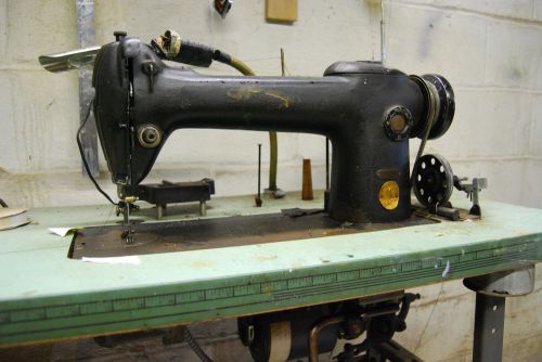 Industrial Sewing Machine, Singer 241-12, Light Leather / Heavy Cloth