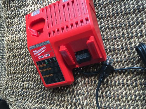 Milwaukee cordless drill charger 12/18 volt output lithium-Ion type