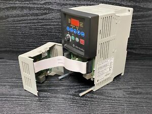 Allen Bradley 22B-D1P4N104 22-COMM-E PowerFlex 40 AC Drive .5 HP 480V 0.37kW 3PH