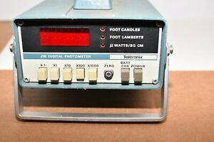 Tektronix J16 Digital Photometer Test Equipment