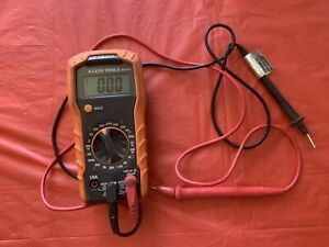 KLEIN TOOLS MM300 RANGING DIGITAL MULTIMETER WITH LEADS USED
