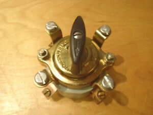 300V AC 250V DC 30A 3PST switch