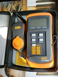 Dr.meter LX1330B Digital Illuminance/Light Meter, 0-200,000 Lux Luxmeter