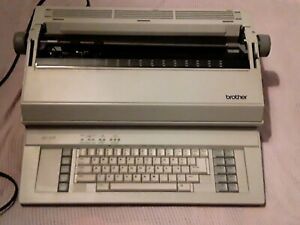 Brother EM-530 Model EM-605 SC Electronic Typewriter Word Processor. Tested.