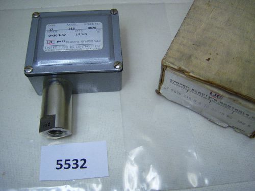 (5332) United Electric Pressure Switch J7-9676-218 0-30 HGV 1.5 HG 15A 125/250V
