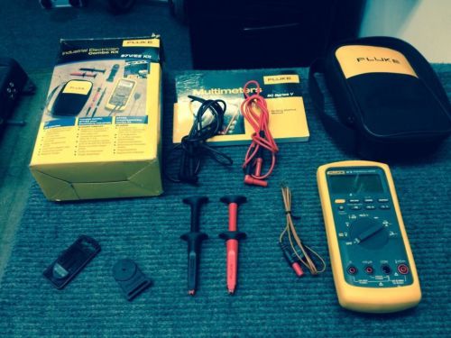 FLUKE 87V TRUE RMS MULTIMETER WITH CASE AND ACCESSORIES