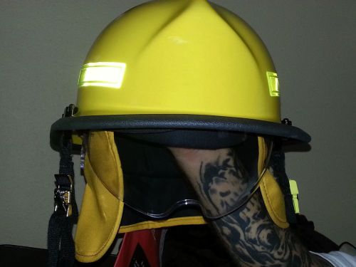 CAIRNS Helmet 664 INVADER w Liner + shield Firefighter Turnout Fire Yellow NEW