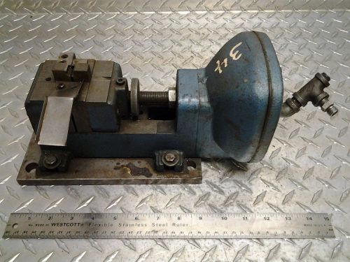 Pneumatic milling machine vise for punch press