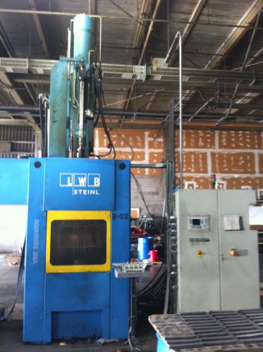 320 ton vertical injection molding machine LWB Steinl 3200/4000 w/ knock out kit
