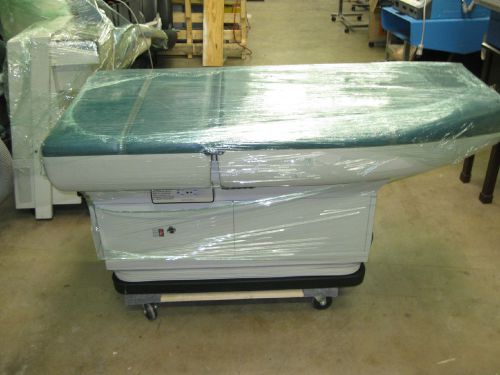 Midmark 405 Power exam table