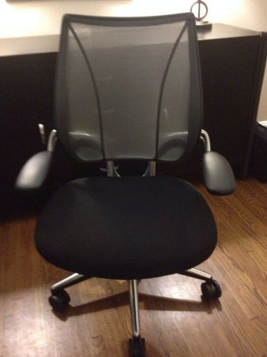 Humanscale Liberty Task Chair With Height Adjustable Arms. EUC
