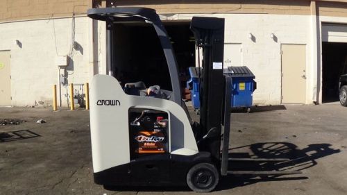 Forklift (18811) 2008 crown rc5535, 3000 lbs capacity, triple mast for sale