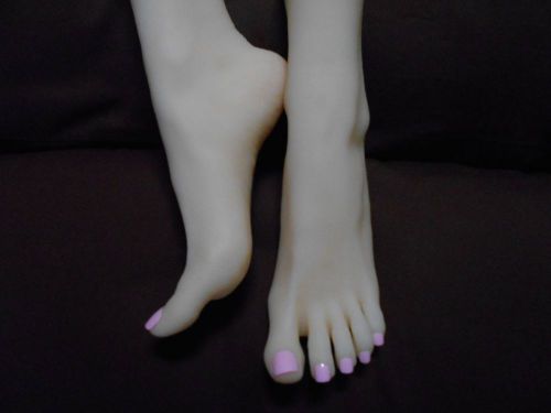1 Pair Life size Life like female mannequin feet for display or other uses