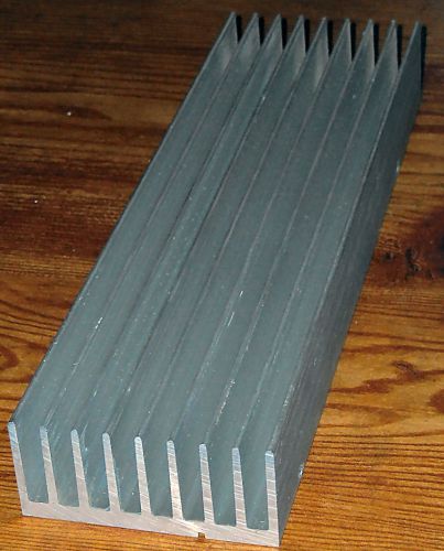 Aluminum Heatsink 10-5/8&#034; x 3-1/8&#034; x 1-3/8&#034; w/screws RFE Excellent Condition