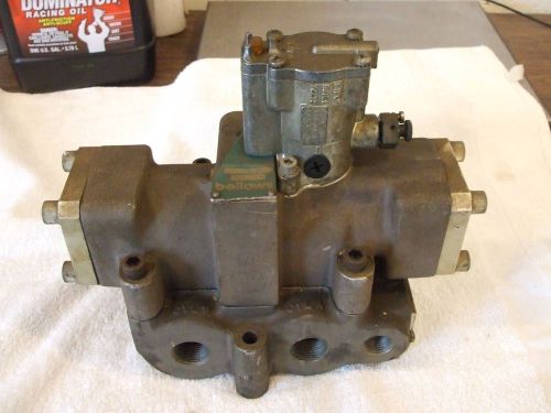 Bellows international l545-8-102 hydraulic piece w/ other pieces attached for sale