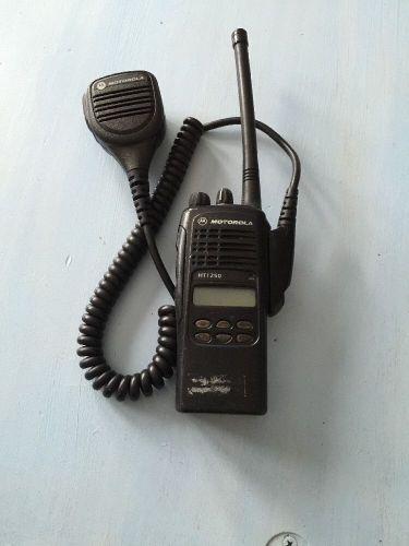 Motorola Ht 1250 VFH 136-174 mhz Portible Radio W/ Speaker Mic