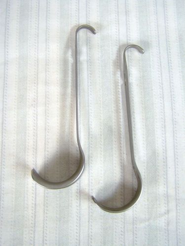 MEDICAL SURGICAL INSTRUMENTS RETRACTORS TOOLS DOCTOR VINTAGE SET OF 2 DIF SIZES