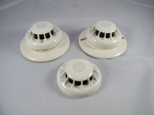 LOT OF 3  GRINNELL PHOTOELECTRIC ANALOG SMOKE DETECTOR HEADS WITH 2 BASES # 912P