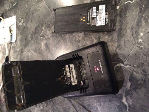 Motorola Two Way Radio Battery Charger NTN1174A w/ ac adapter with 2 NTN7143