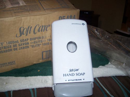NEW IN BOX CASE OF 6 SOFTSOAP HAND DISPENSERS
