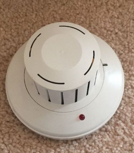Edwards Smoke Detector Ionization Type 2420 With Base And Screw Terminals