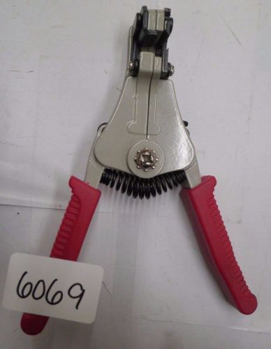 WIRE STRIPPERS WITH RED HANDLE **USED** PIC# 6069