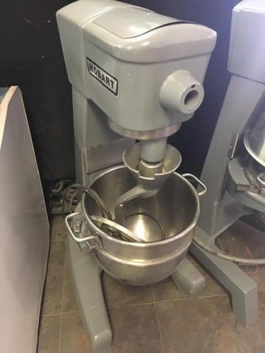 HOBART 30 QT MIXER D300 (BOWL / HOOK / WHIP / PADDLE) (60 DAY WARRANTY)