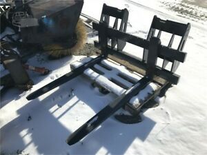 NEW HOLLAND 48&#034; QUICK ATTACH FORKS STOCK# 36335