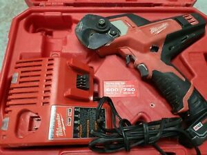 Milwaukee 2472-21Xc, 48-11-2440 Cordless Cable Cutter Kit, Battery Included