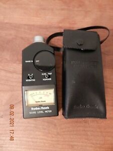 Analog Realistic Radio Shack 33-2050 Sound Level Meter with Carry Case