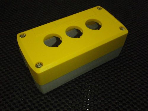 CONTROL BOX 3 PUSH BUTTON 22mm POLY URETHANE 2 3/4&#034; X 5 1/4&#034; SAFETY PB3-YLW