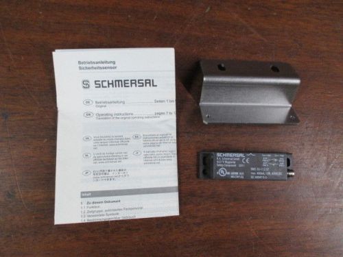 New schmersal bns-33-11zz-st non-contact magnet sensor, 400ma 10w 60vac/dc for sale