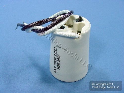Leviton Porcelain Light Socket 4KV Pulse Rated Lamp Holder Screw Mount 70052-100
