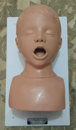 Child intubation head 3 years old