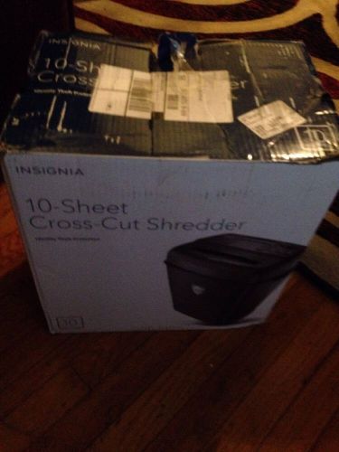 Insignia - 10-Sheet Crosscut Shredder