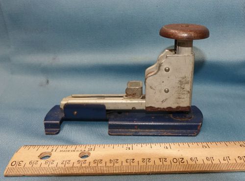 vintage arrow stapler in good functional condition