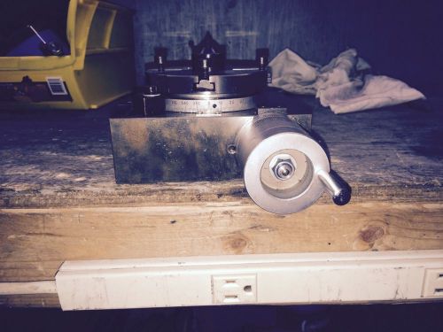 Milling machine rotary table