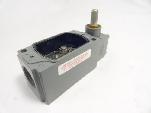 150366 New-Incomplete, Allen-Bradley 802R-ALFW5 Limit Switch (Missing Cover)