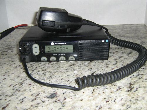 Motorola cm300 uhf 40 watt mobile radio and mic aam50rpf9aa1an for sale