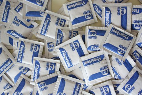 MOIST TOWELETTES CASE OF 1,000 INDIVIDUAL PACKETS FREE SHIPPING