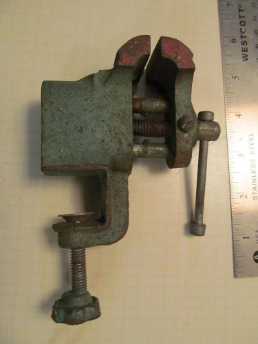 Antique Bench Vise 1 1/2&#034; jaws opens up to 1 inch
