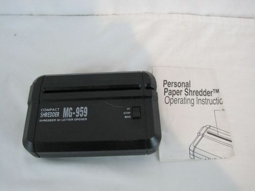 Personal Compact Paper Shredder MG-959 Battery or AC (OA0131)