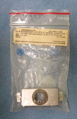 Synthes 392.77 Double Clamp, Transverse, Hole Spacing 18 mm