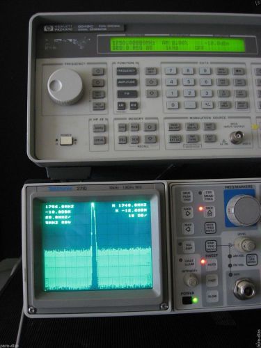 Tektronix 2710 Spectrum Analyzer with Tracking Generator 9kHz-1.8GHz . TESTED!