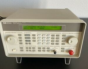 HP 8647A Signal Generator 250kHz -1000MHz FM AM CW