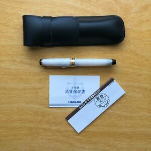 Sailor Pro Gear Slim Four Seasons Yukitsubaki Fountain Pen MF 14K Gold Nib