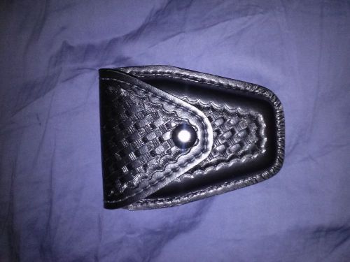 Safariland Model 190 Handcuff Case Basketweave with Chrome Snap