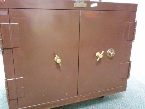 LARGE VINTAGE REMINGTON RAND SAFE &gt;THE SAFE-CABINET with COMBO ! 39&#034; Wide x30x30