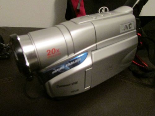 JVC JVC  VHS Compact CAMCORDER~ GR-AXM18U 20X OPTICAL ZOOM~
